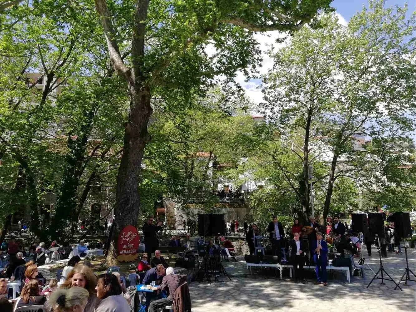 Live traditional music at Easter in Livadia
