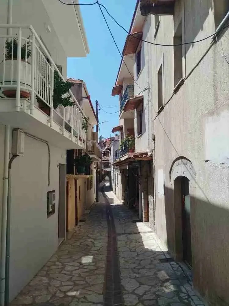 A narrow street in Arachova