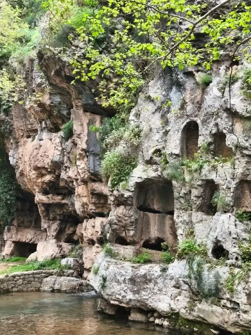 Rock-cut niches in Krya, Livadia