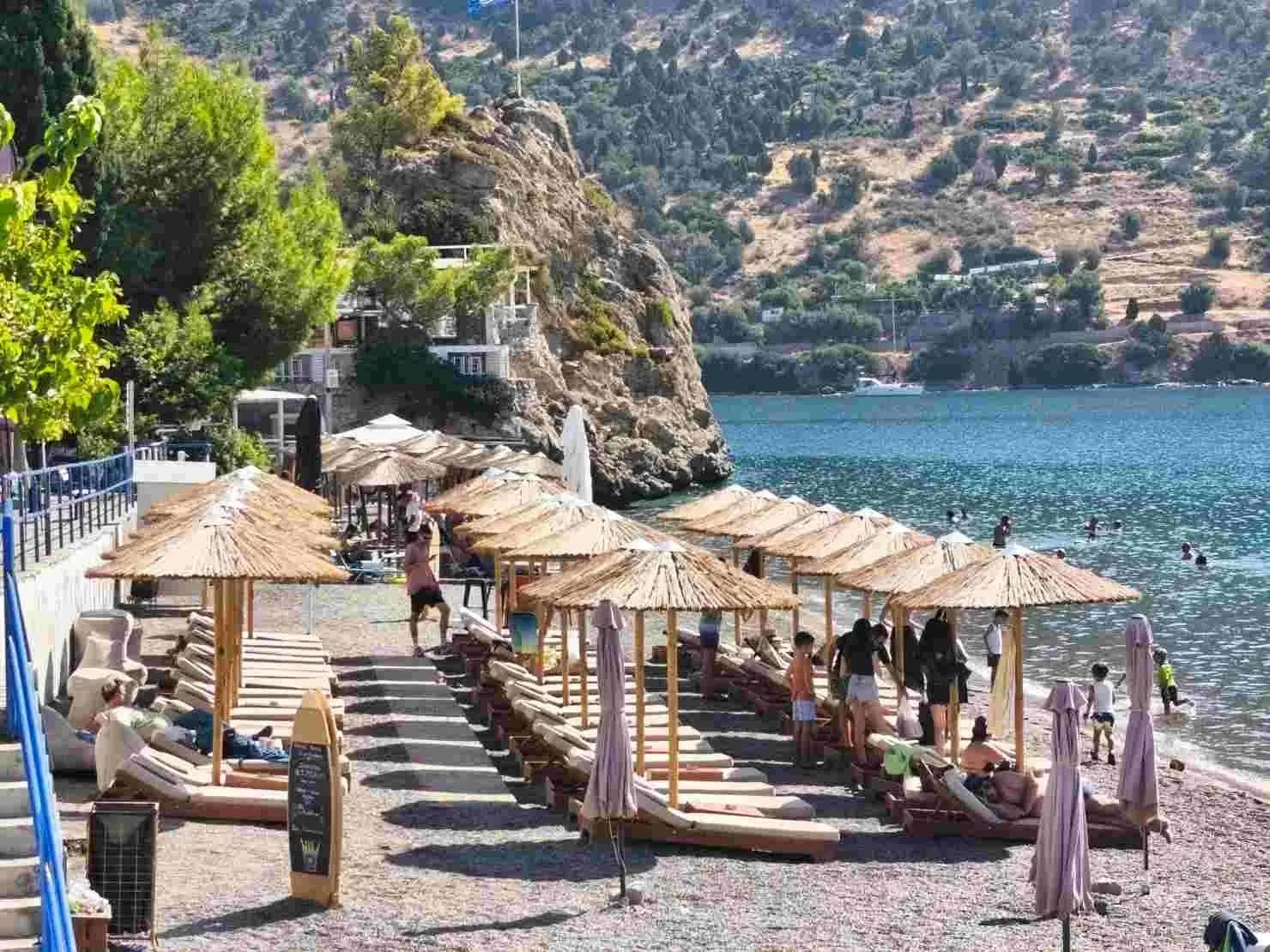 Agios Isidoros Beach near Antikyra
